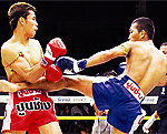 Darb Tewada beats Wanwisade with his sharp elbow in Suek Assawin Dum